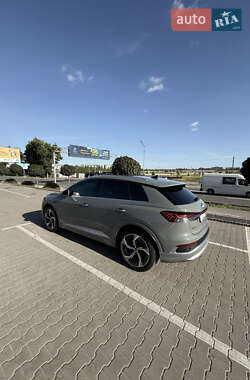 Внедорожник / Кроссовер Audi Q4 e-tron 2024 в 