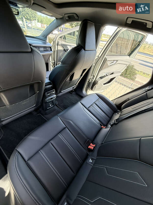 Позашляховик / Кросовер Audi Q4 e-tron 2024 в Києві