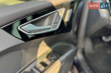 Позашляховик / Кросовер Audi Q4 e-tron 2024 в 