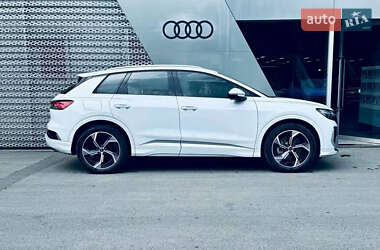 Позашляховик / Кросовер Audi Q4 e-tron 2023 в 