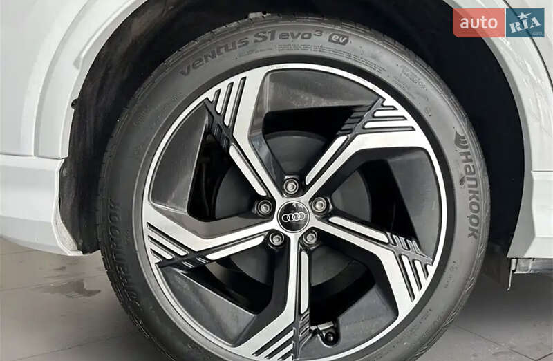 Позашляховик / Кросовер Audi Q4 e-tron 2023 в Львові