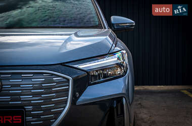 Позашляховик / Кросовер Audi Q4 e-tron 2024 в 