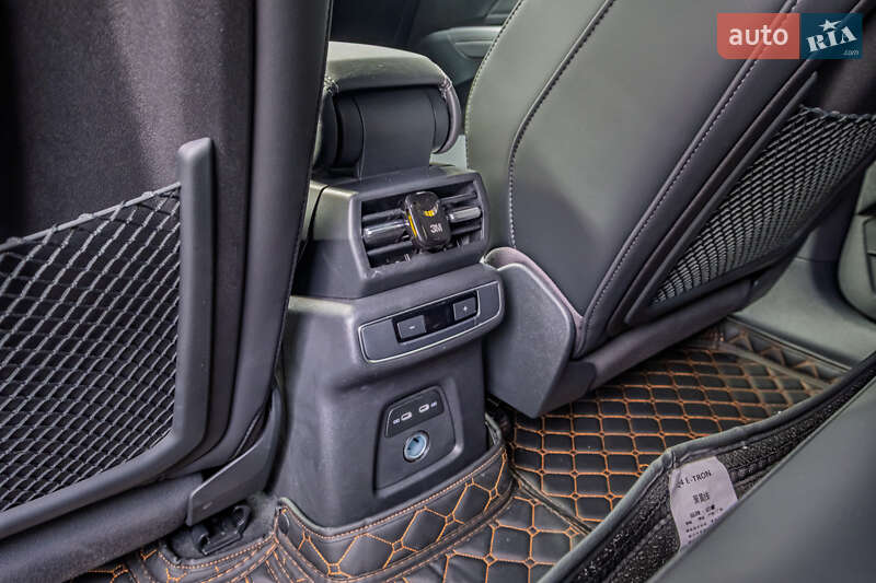 Внедорожник / Кроссовер Audi Q4 e-tron 2024 в Киеве
