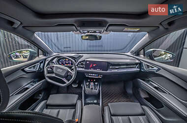 Позашляховик / Кросовер Audi Q4 e-tron 2024 в 