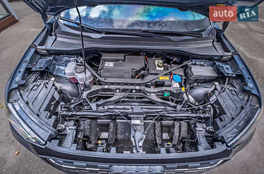 Позашляховик / Кросовер Audi Q4 e-tron 2024 в 