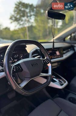 Позашляховик / Кросовер Audi Q4 e-tron 2021 в 