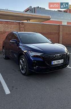 Внедорожник / Кроссовер Audi Q4 e-tron 2023 в 