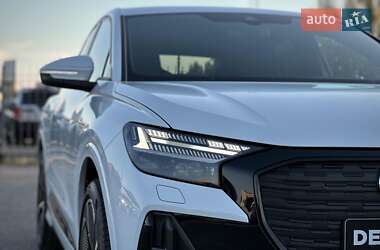 Позашляховик / Кросовер Audi Q4 e-tron 2021 в 