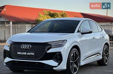 Позашляховик / Кросовер Audi Q4 e-tron 2021 в 