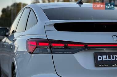 Позашляховик / Кросовер Audi Q4 e-tron 2021 в 