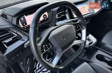 Позашляховик / Кросовер Audi Q4 e-tron 2021 в 