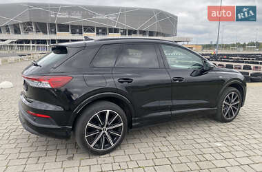 Позашляховик / Кросовер Audi Q4 e-tron 2022 в 