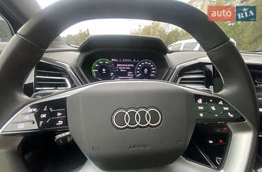 Позашляховик / Кросовер Audi Q4 e-tron 2022 в 