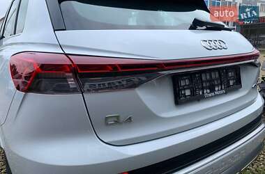 Позашляховик / Кросовер Audi Q4 e-tron 2023 в 