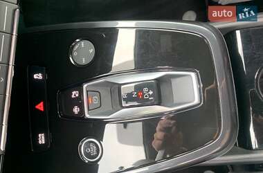 Позашляховик / Кросовер Audi Q4 e-tron 2023 в 