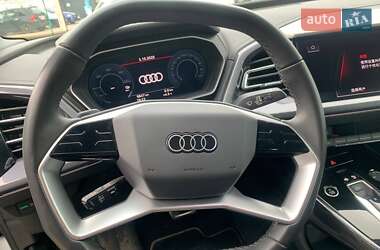 Позашляховик / Кросовер Audi Q4 e-tron 2023 в 