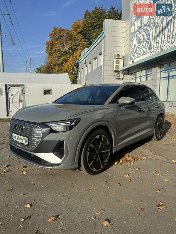 Позашляховик / Кросовер Audi Q4 e-tron 2023 в 