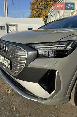 Позашляховик / Кросовер Audi Q4 e-tron 2023 в 