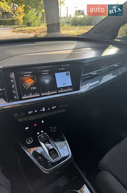 Позашляховик / Кросовер Audi Q4 e-tron 2023 в 