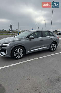 Позашляховик / Кросовер Audi Q4 e-tron 2022 в 
