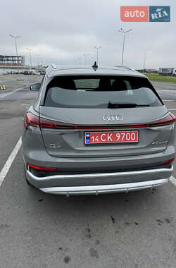 Позашляховик / Кросовер Audi Q4 e-tron 2022 в 