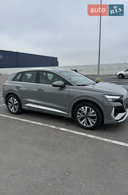 Позашляховик / Кросовер Audi Q4 e-tron 2022 в 