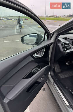Позашляховик / Кросовер Audi Q4 e-tron 2022 в 