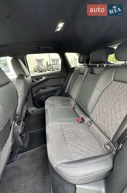 Позашляховик / Кросовер Audi Q4 e-tron 2022 в 