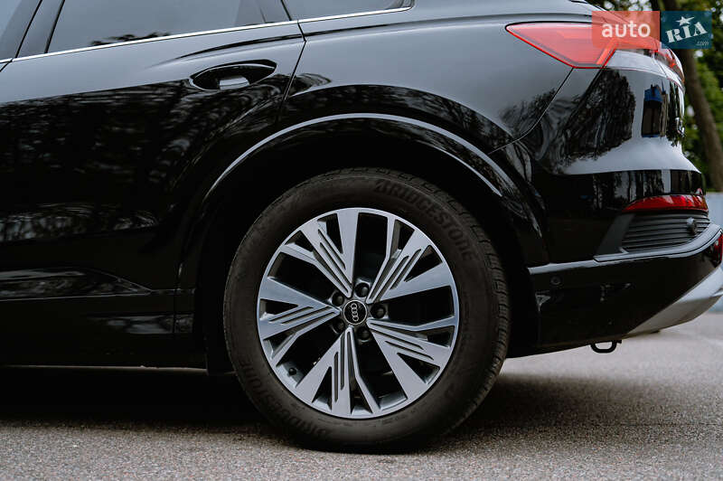 Внедорожник / Кроссовер Audi Q4 e-tron 2022 в Ирпене