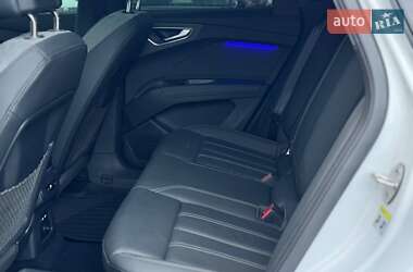 Позашляховик / Кросовер Audi Q4 e-tron 2023 в 