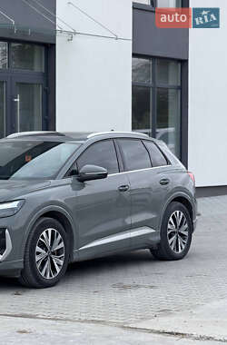 Позашляховик / Кросовер Audi Q4 e-tron 2024 в 