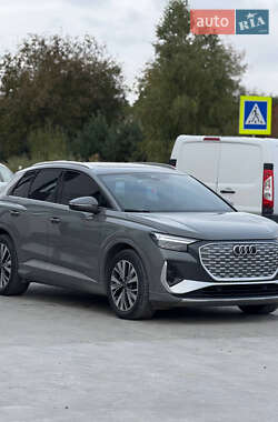 Позашляховик / Кросовер Audi Q4 e-tron 2024 в 