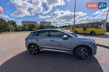 Внедорожник / Кроссовер Audi Q4 e-tron 2024 в 