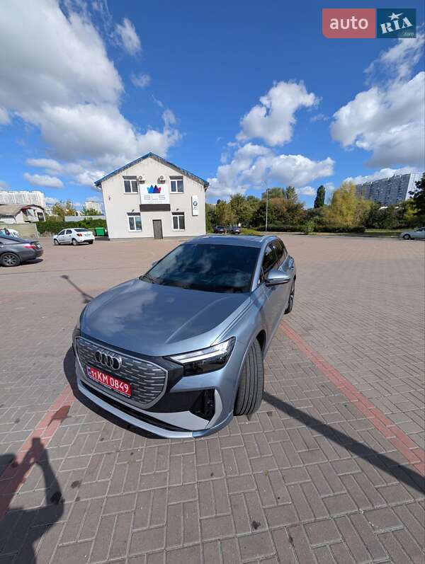Внедорожник / Кроссовер Audi Q4 e-tron 2024 в 
