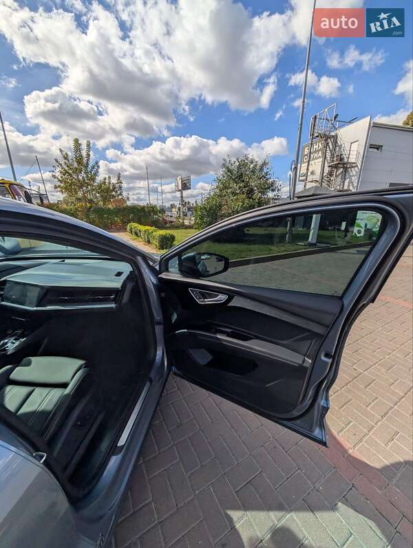 Позашляховик / Кросовер Audi Q4 e-tron 2024 в Києві