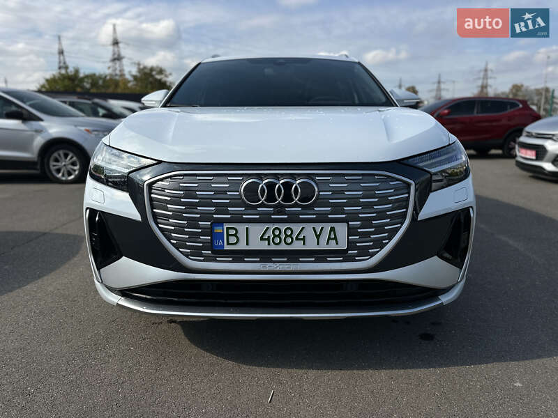 Позашляховик / Кросовер Audi Q4 e-tron 2023 в 