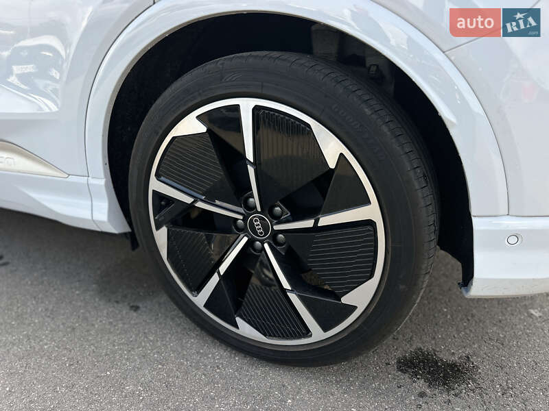 Позашляховик / Кросовер Audi Q4 e-tron 2023 в Полтаві