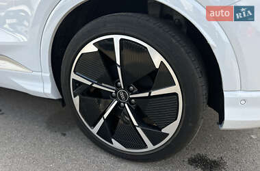 Позашляховик / Кросовер Audi Q4 e-tron 2023 в 