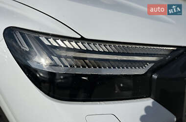 Позашляховик / Кросовер Audi Q4 e-tron 2023 в 