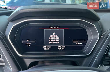 Позашляховик / Кросовер Audi Q4 e-tron 2023 в 