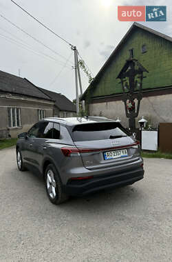 Позашляховик / Кросовер Audi Q4 e-tron 2022 в 