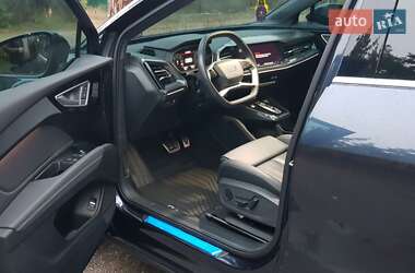 Позашляховик / Кросовер Audi Q4 e-tron 2024 в 