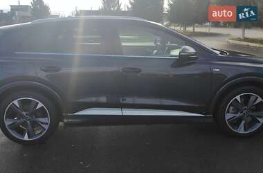 Внедорожник / Кроссовер Audi Q4 e-tron 2022 в 