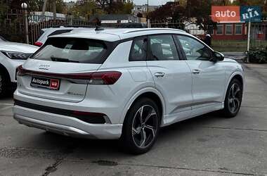 Позашляховик / Кросовер Audi Q4 e-tron 2023 в 