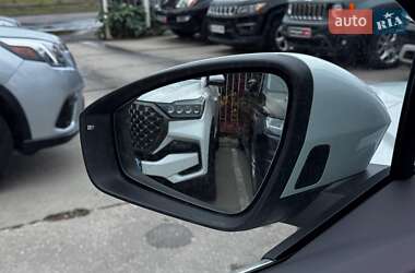 Позашляховик / Кросовер Audi Q4 e-tron 2023 в 