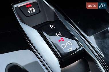 Позашляховик / Кросовер Audi Q4 e-tron 2023 в 