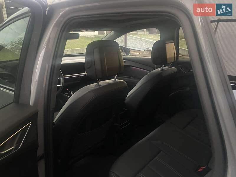 Внедорожник / Кроссовер Audi Q4 e-tron 2024 в Днепре