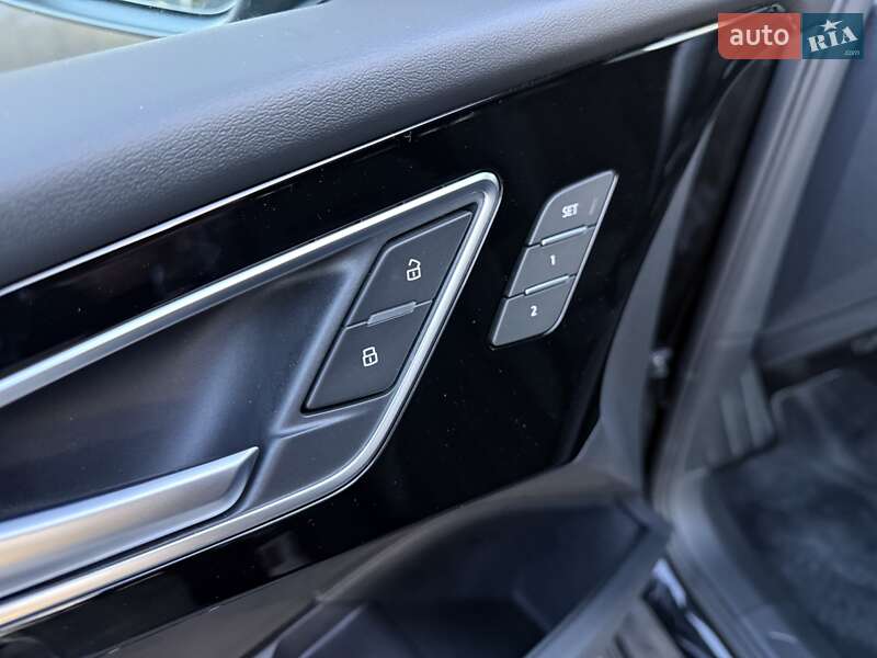 Позашляховик / Кросовер Audi Q4 e-tron 2024 в Львові