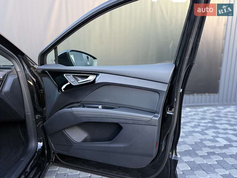 Позашляховик / Кросовер Audi Q4 e-tron 2024 в Львові