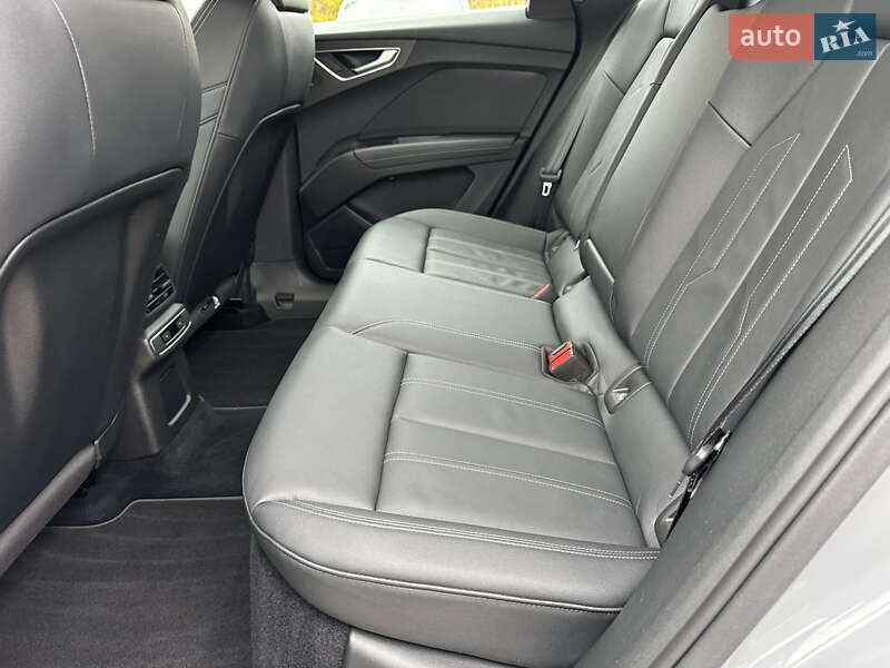 Позашляховик / Кросовер Audi Q4 e-tron 2021 в Києві фото 16 Позашляховик / Кросовер Audi Q4 e-tron 2021 в Києві
